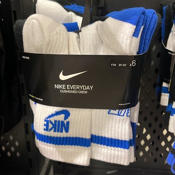 NIKE
Training Crew Socks (6 Pairs)
Nike Everyday Cushioned - Picture 2 of 16